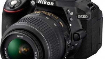 Nikon D5300 Digital SLR with 18-55mm VR Lens Kit [24.2 Megapixel, WiFi, Black]