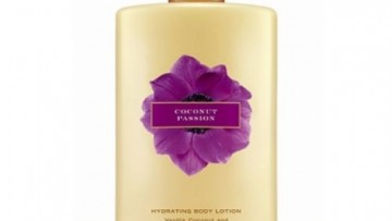 Victoria's Secret Garden Coconut Passion Hydrating Body Lotion 8.4 fl oz (250 ml)