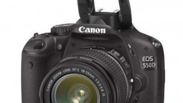 Canon EOS 550D With 18-55mm IS Lens + 4GB Memory CardCase [Made In Japan]