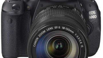 Canon EOS 600D 18-135mm Lens Kit (18 Megapixels, DSLR Camera, Black)