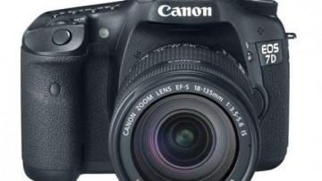Canon EOS 7D 18-135 IS Lens Kit DSLR