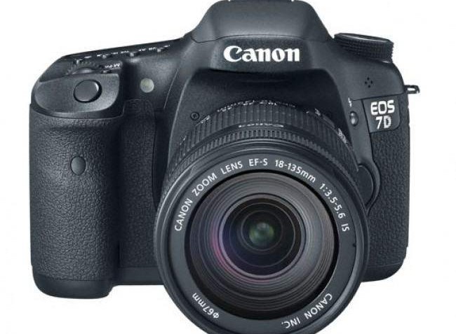 Canon EOS 7D 18-135 IS Lens Kit DSLR