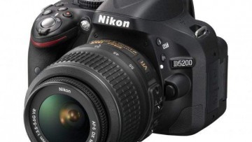 Nikon D5200 Digital SLR Camera with 18-55mm Lens Kit
