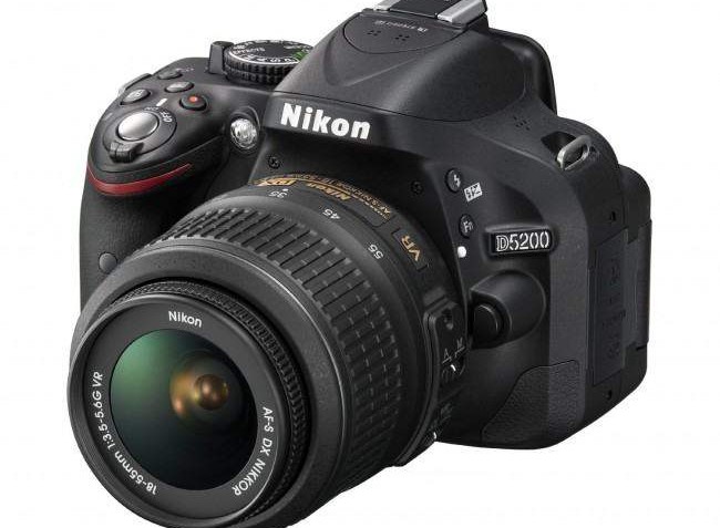Nikon D5200 Digital SLR Camera with 18-55mm Lens Kit
