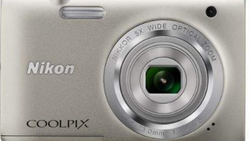 Nikon Coolpix S2800 Point and Shoot Camera 20.1 Megapixel [Silver]