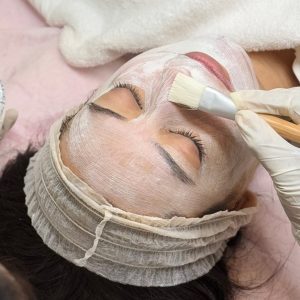 Dr Renaud Facial Or Choice Of Whitening/Diamond/Vitamin Facial Package FACIAL TREATMENTS Shop Online at Special Price from UAE Mega Deals