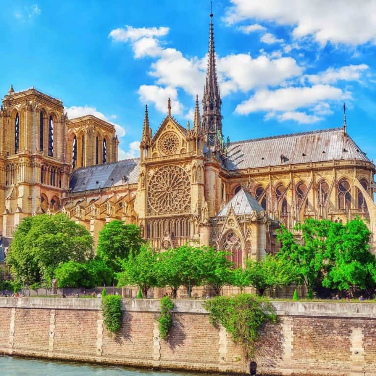 Notre-Dame de Paris - Exterior tour with free entry  Notre-Dame de Cathedral Paris